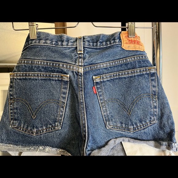 Vintage Levi’s Shorts - Picture 3 of 3
